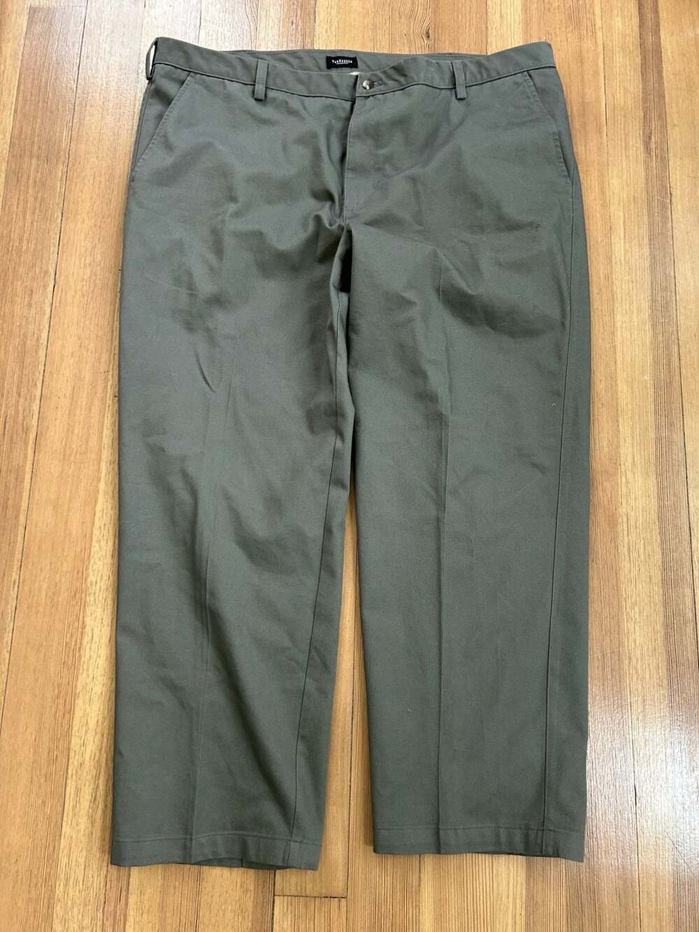 Van Heusen Men's 100% Cotton Flat Front Casual Chino Pants Olive Green 44x30